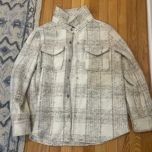 SUPER CUTE FLANNEL JACKET